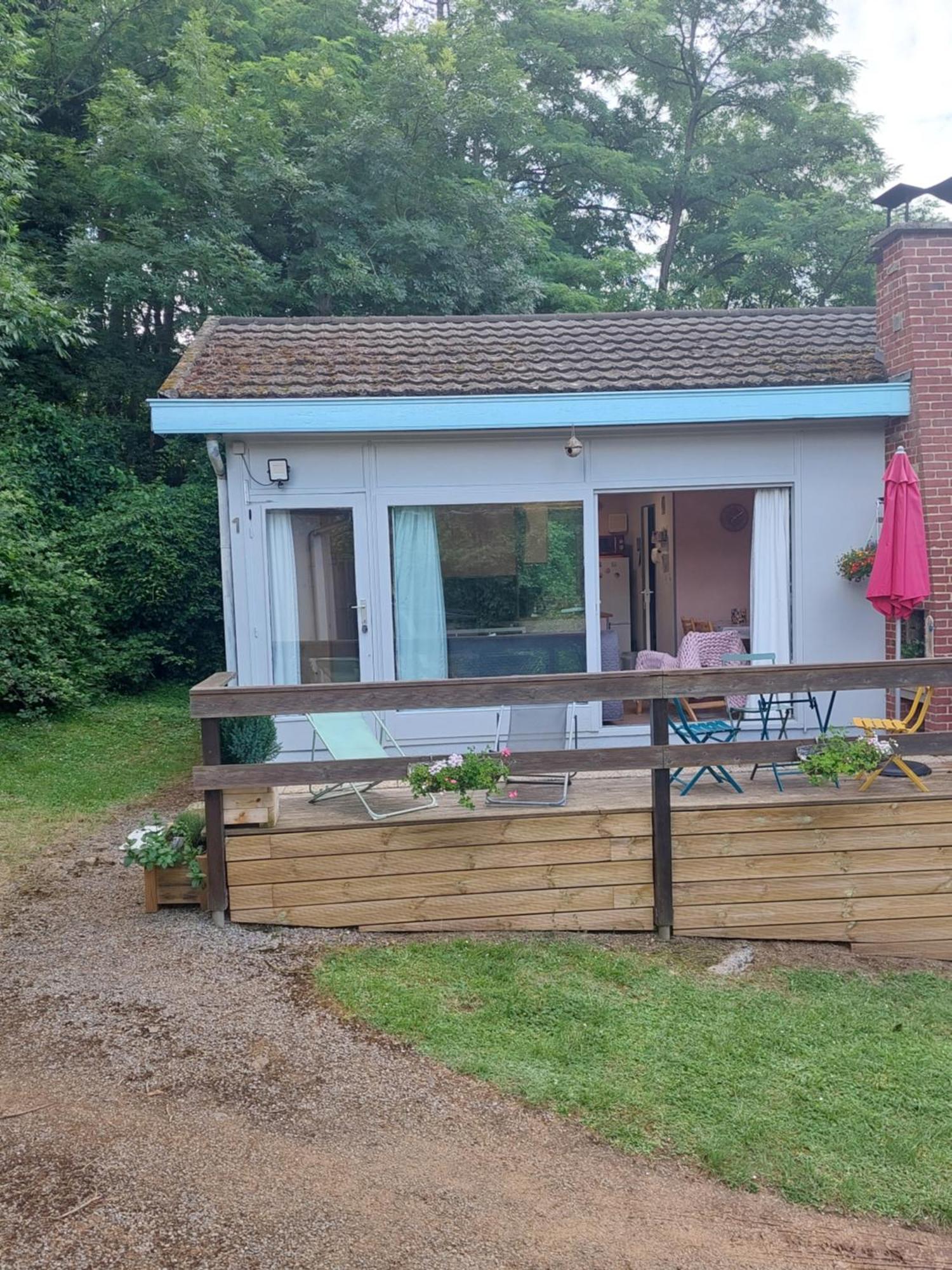 Le Petit Chalet - Bungalow Waulsort Ngoại thất bức ảnh