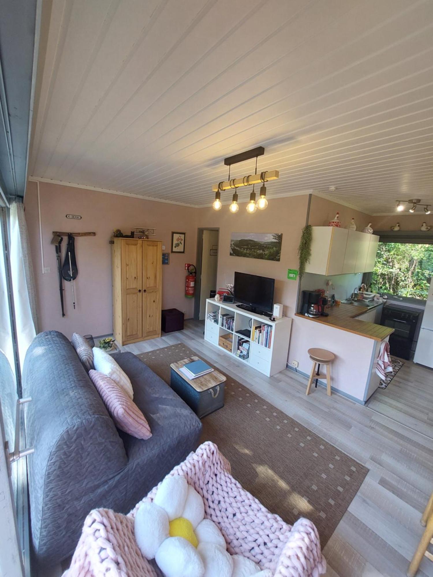 Le Petit Chalet - Bungalow Waulsort Ngoại thất bức ảnh